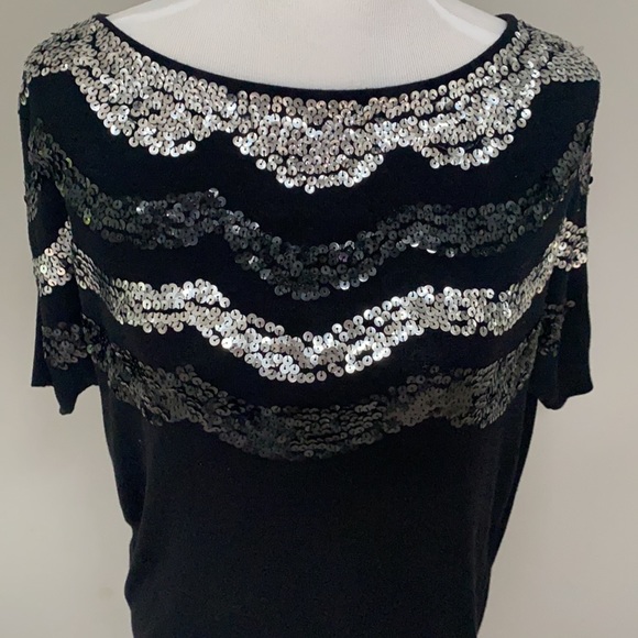 ⚠️flash sale⚠️ Sequin short sleeve sweater top - Picture 2 of 9